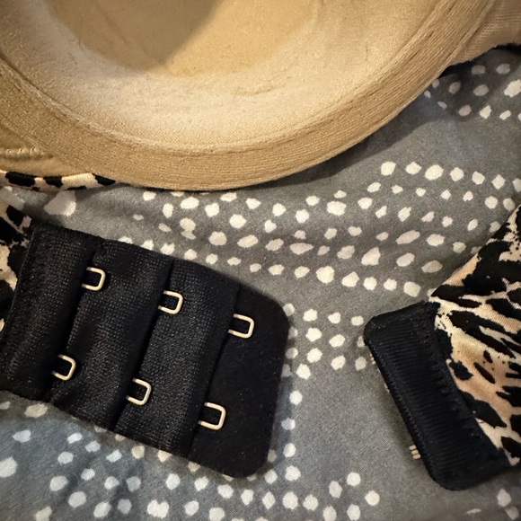 Maidenform Comfort Devotion Leopard Print Bra. Size 36C - Picture 9 of 11